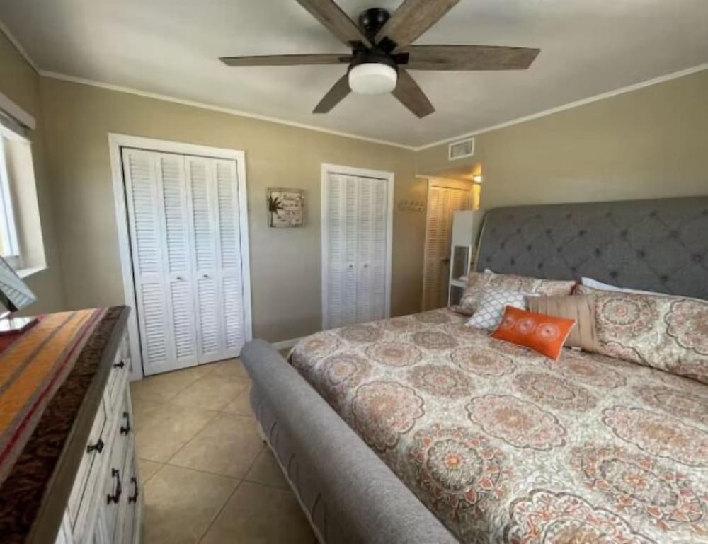 PH 2BED2BATH with Ocean View & Parking