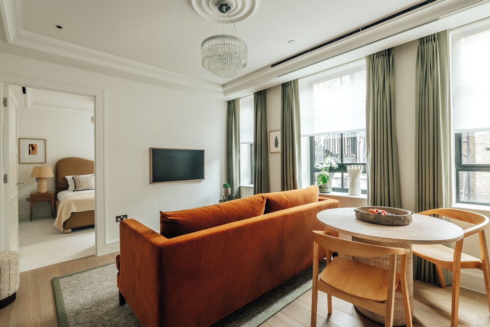 Claridge House by SLO