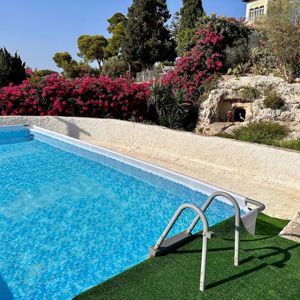 Rock Garden Villa in Isola