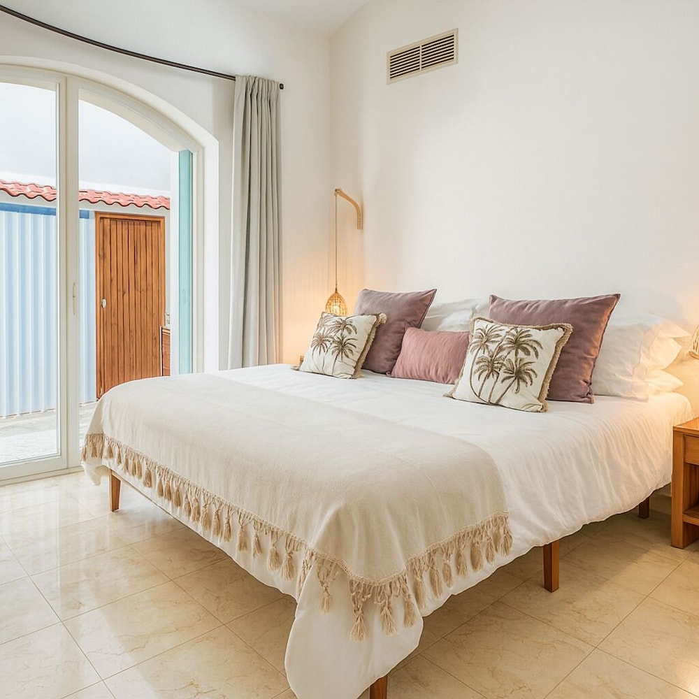 Family Villa Private Pool 3 Min Walk To The Beach