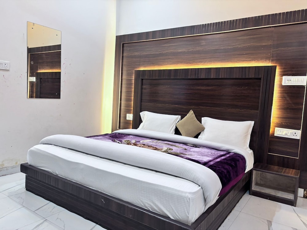 Shri Mohini Kunj Hotel Vrindavan