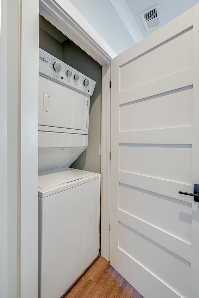Merry Melrose -mins to Broadway- Sleeps 6