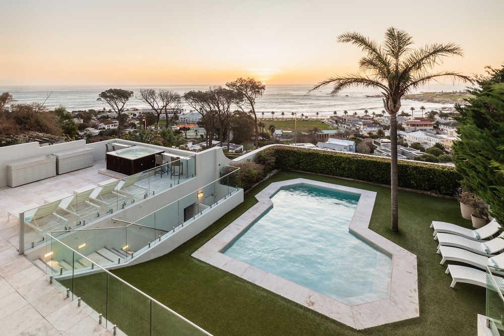 Incredible 6bed w Pool in Camps Bay Villa Galazzio