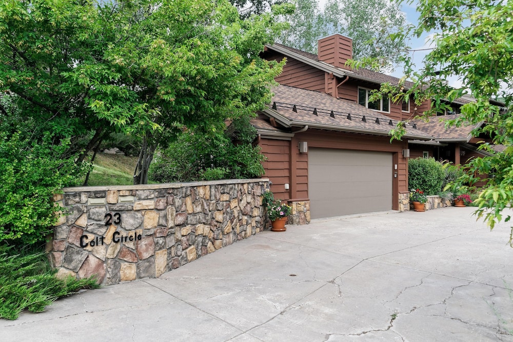 23 Colt Cir view 4