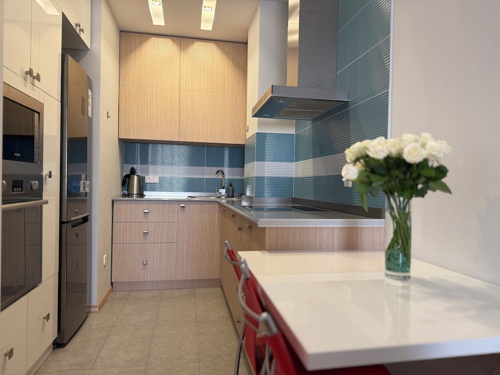 Deluxe 2-bedroom apartment by Sweet Home