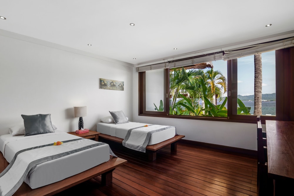 Villa Blanca by Alfred in Bali - Modern Luxury 5 Bdr Oceanfront Villa in Candidasa