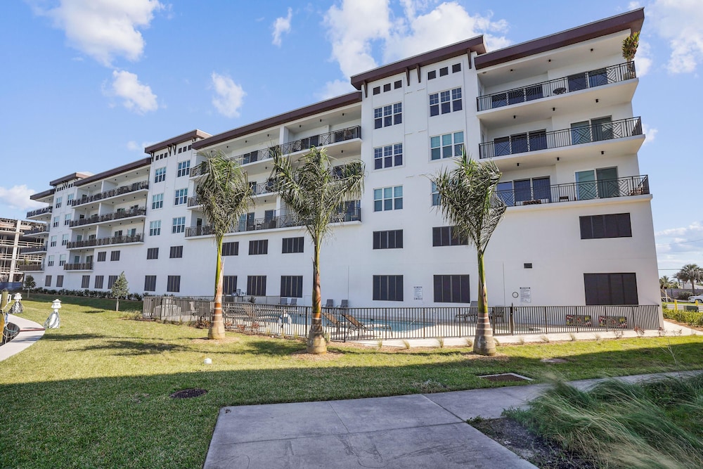 The Harbor Condo 305 - Premier