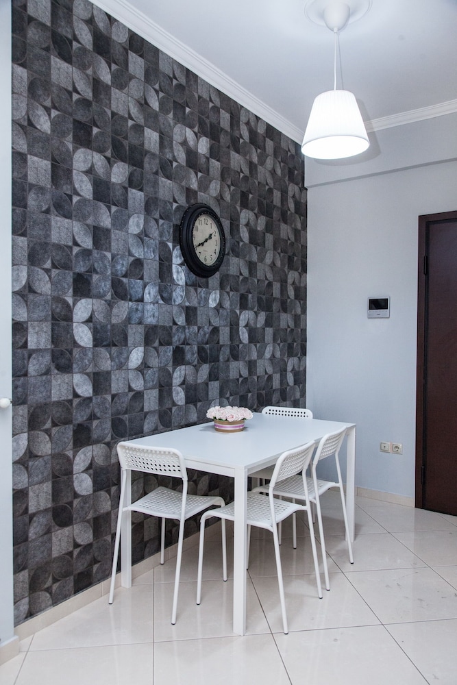 Beautiful new decorated apt in Athens