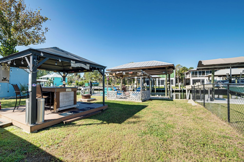 2 Mi to Beach! Canal-front Escape in Crystal River