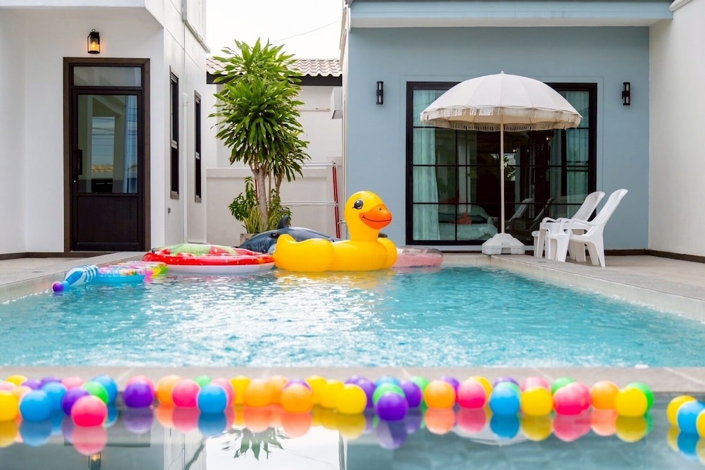 Level FIVE pool villa Pattaya