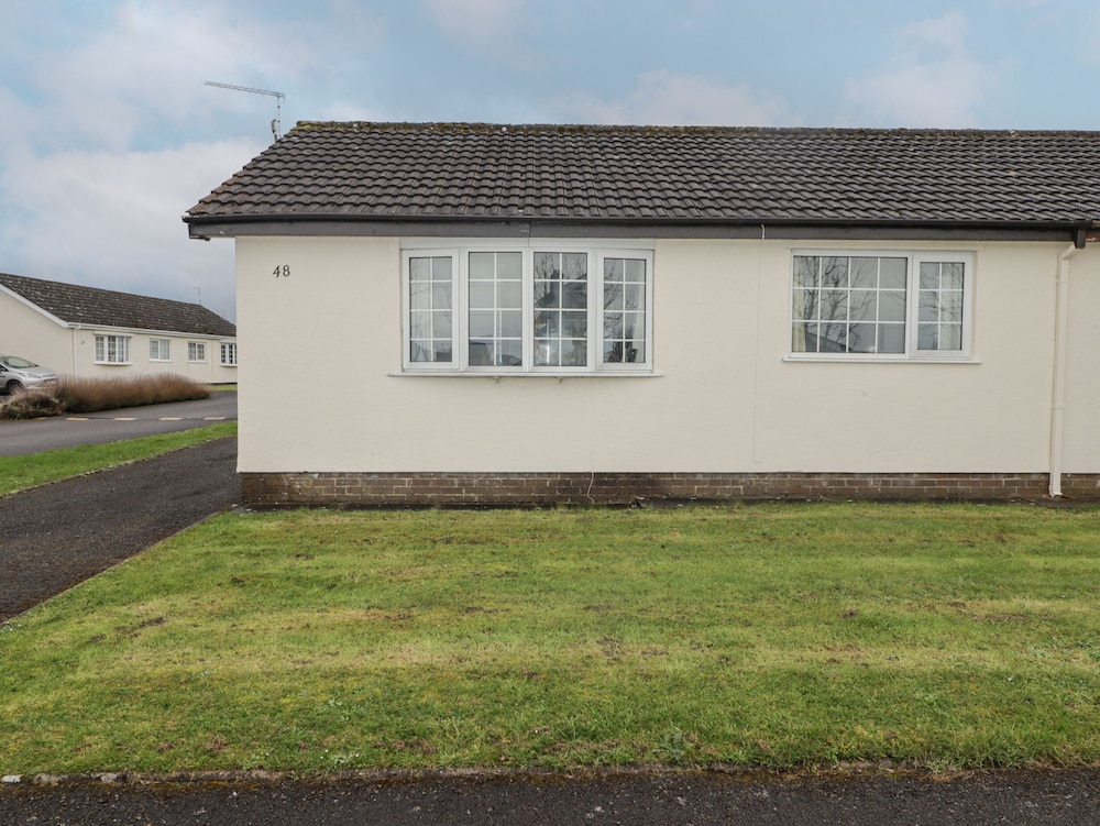48 Gower Holiday Village