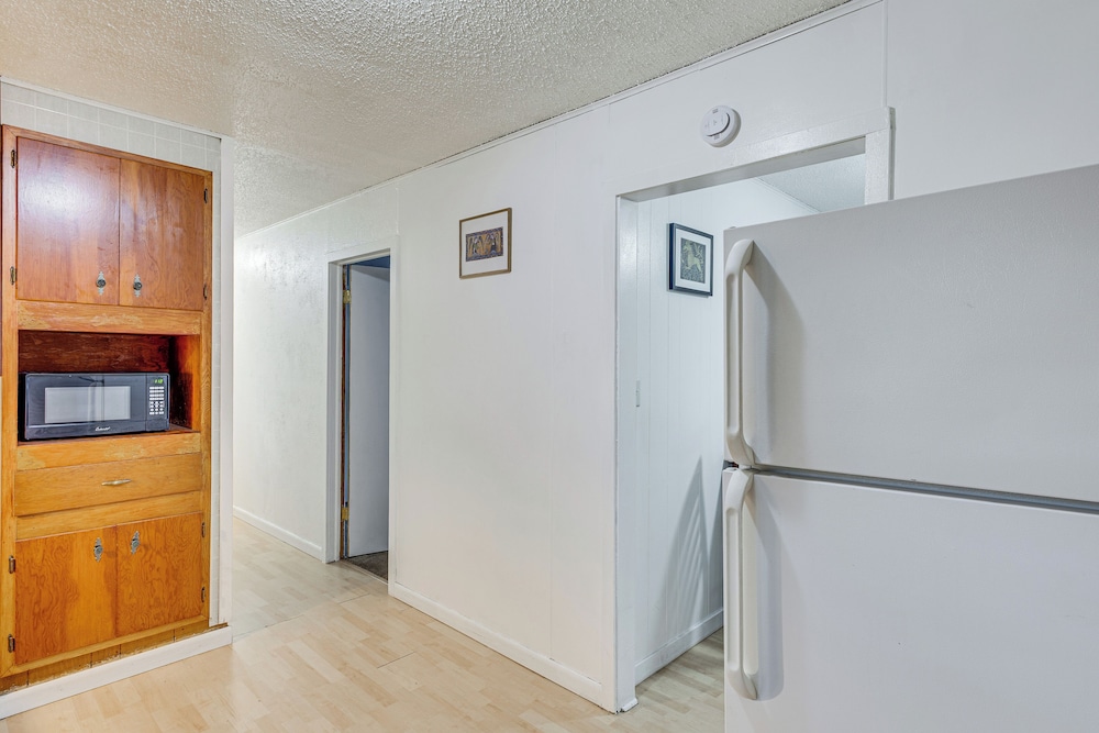1 Mi to Downtown Bismarck! Residential Duplex