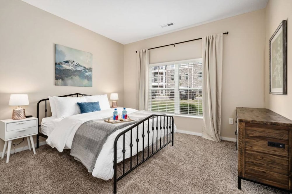 Pet-friendly 2BR On 1st Floor Parking W D