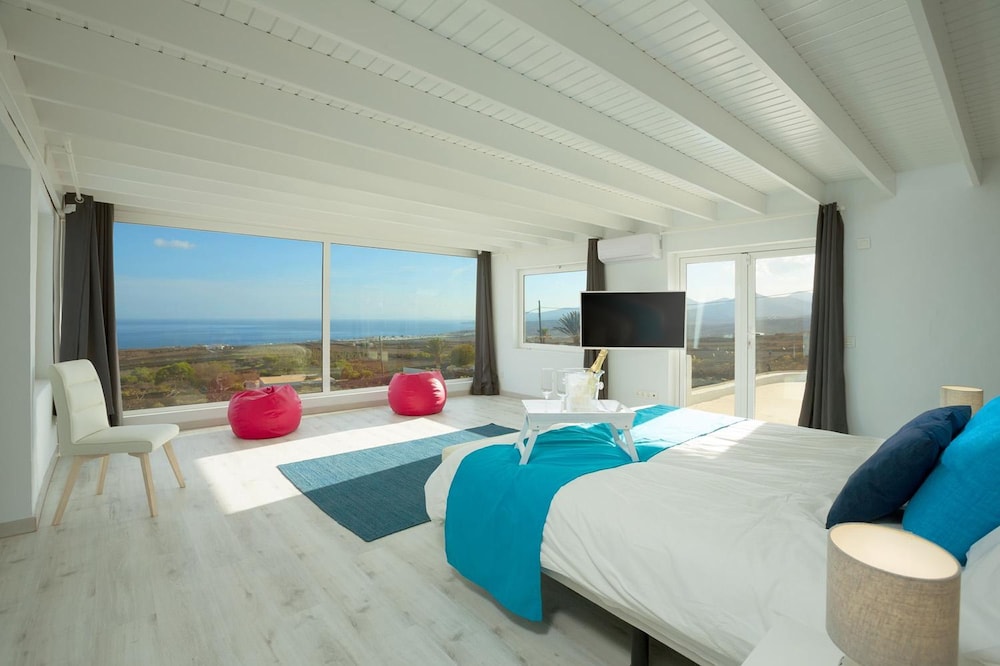 The View in T as With 4 Bedrooms and 4 Bathrooms