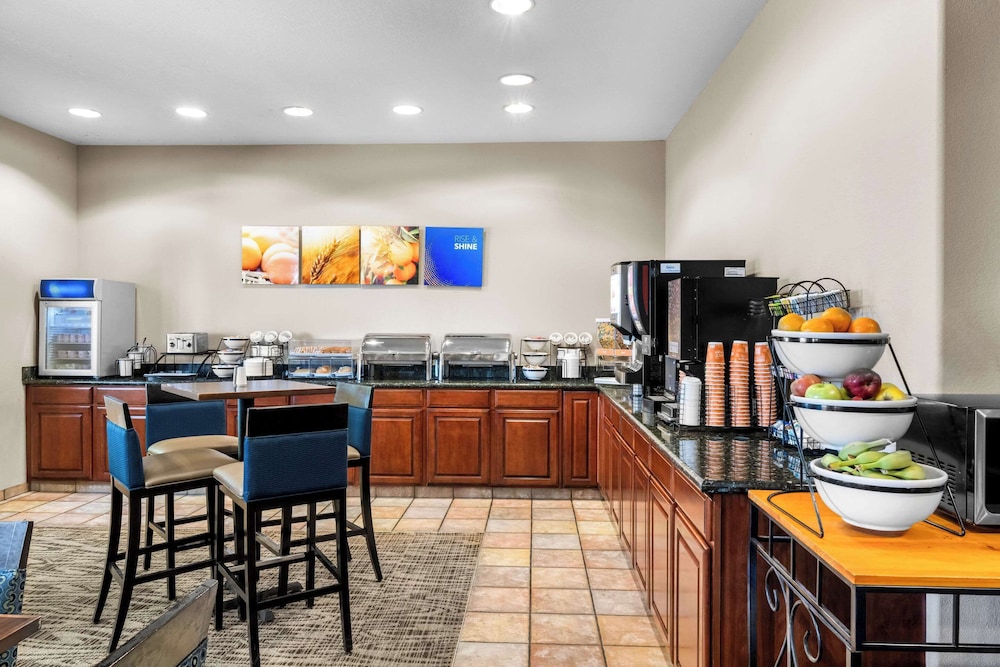 Riverton Vacations - Comfort Inn And Suites - Property Image 12