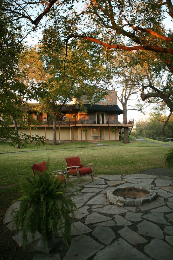 Two Hearts Inn