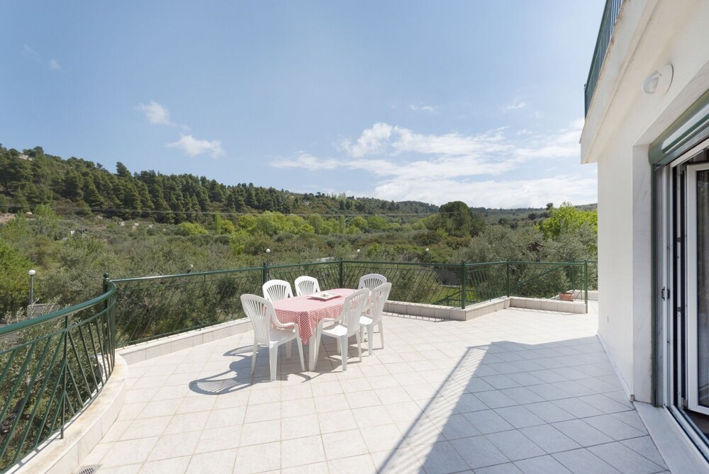 Vetas Vintage Villa by Rentalspro - Akti Elia