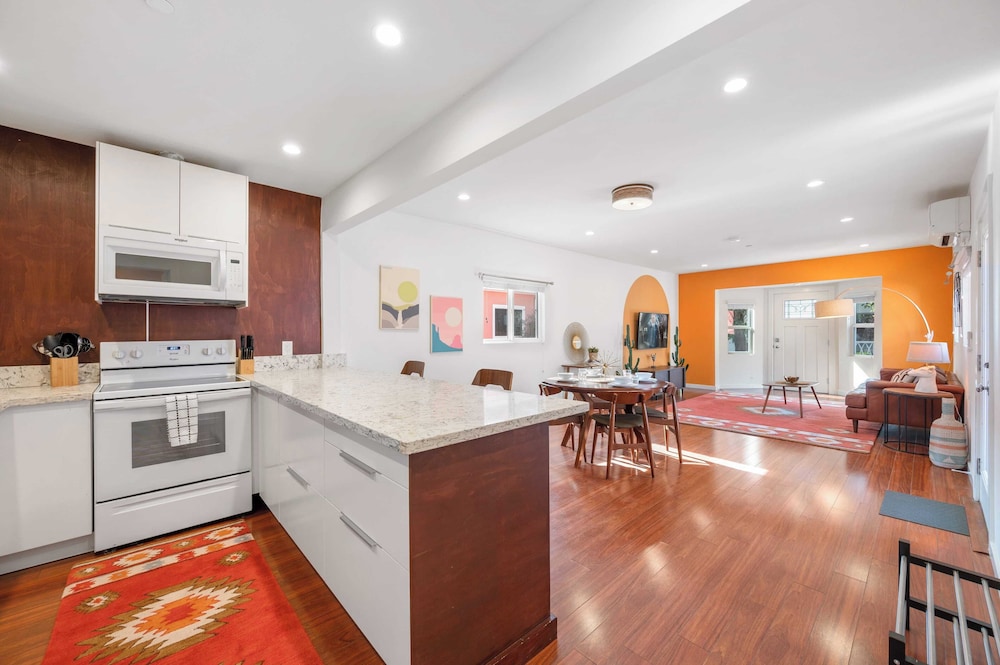 2 Units in Prime Hollywood Location Chic Renovated 1bdrs w/ Patio Avantstay