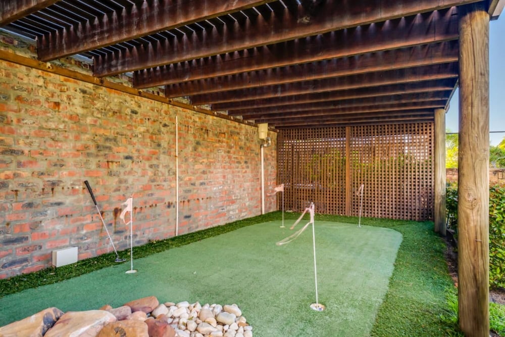 Stylish Family Villa w Pool Garden Putt-putt Villa Olivier