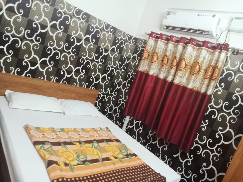 Goroomgo The Sojourn, Adharshila & Gulmohar Cottages Dharamsala view 3