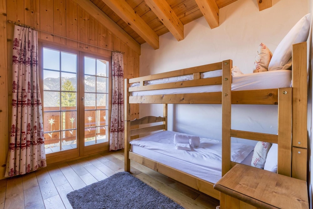 Chalet Coucou - Luxury 10 pax Chalet With Incredible Views Garage