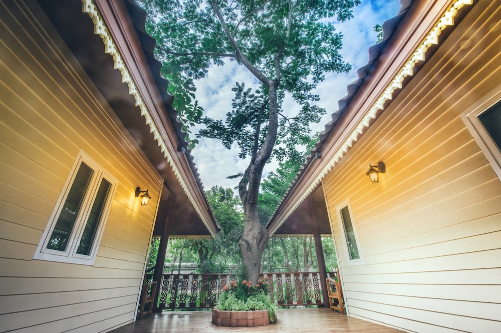 Baan Nam Pen Resort