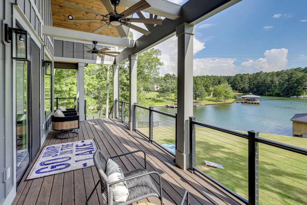 Dock + Views: Spacious Lake Sinclair Retreat