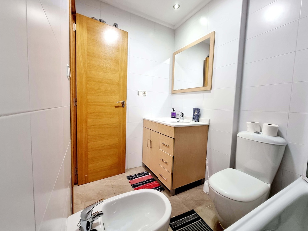 Apt Near Center & Port