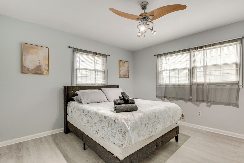 6 Mi to Airport: Riverdale Home w/ Private Pool!