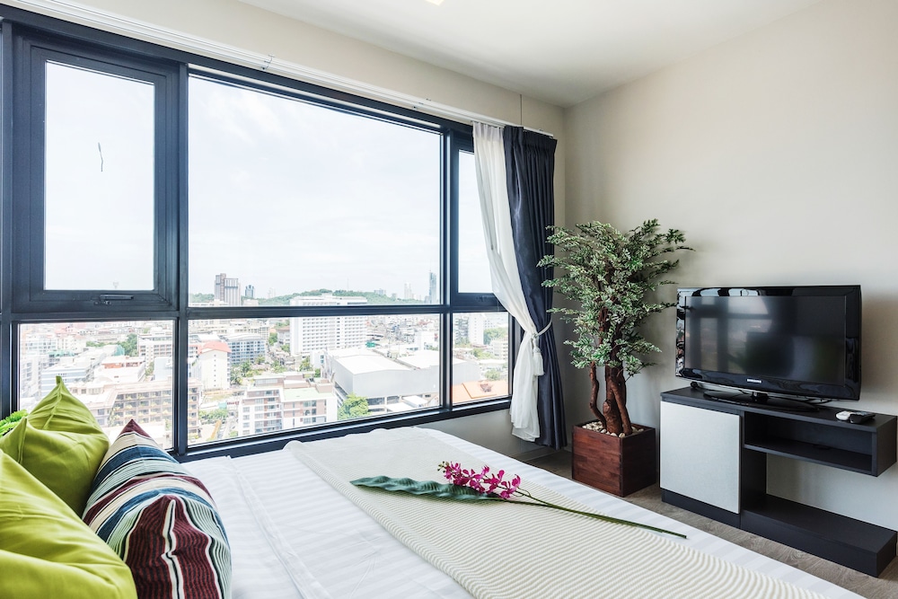 The Base Central Pattaya by Favstay