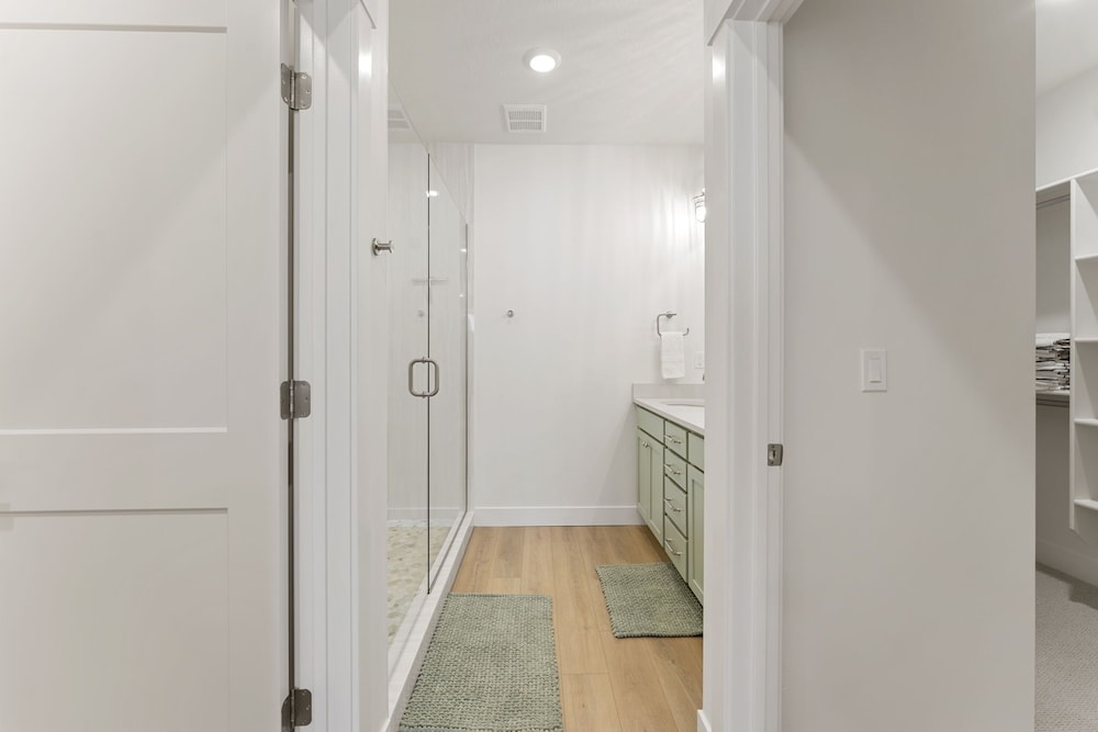 St. Gorgeous 3 Bedroom Condo