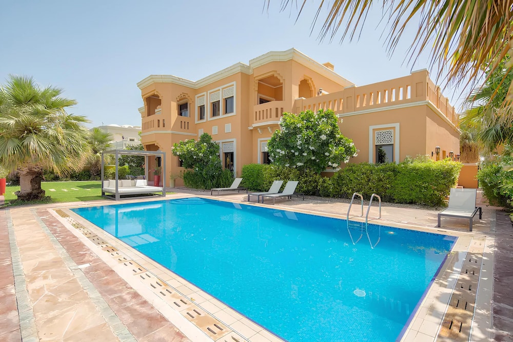 Prvt Pool Beach in Luxury Palm Jumeirah Villa