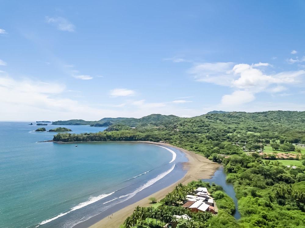 Beachfront Villa - Sunsets and Daily Maid Service
