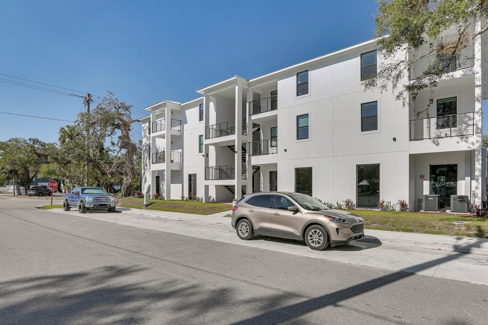 Walkable Downtown Labelle Apt w/ Private Balcony!