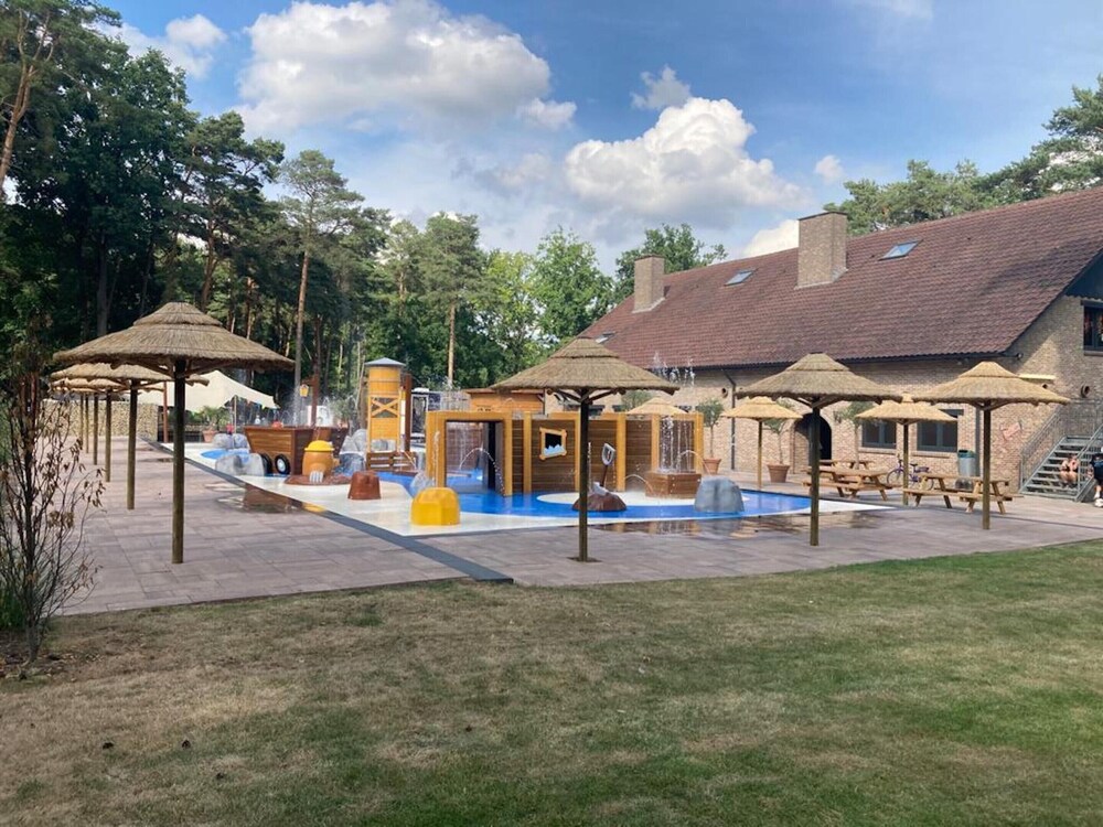 Tent Lodge With Bathroom 16 km From Maastricht