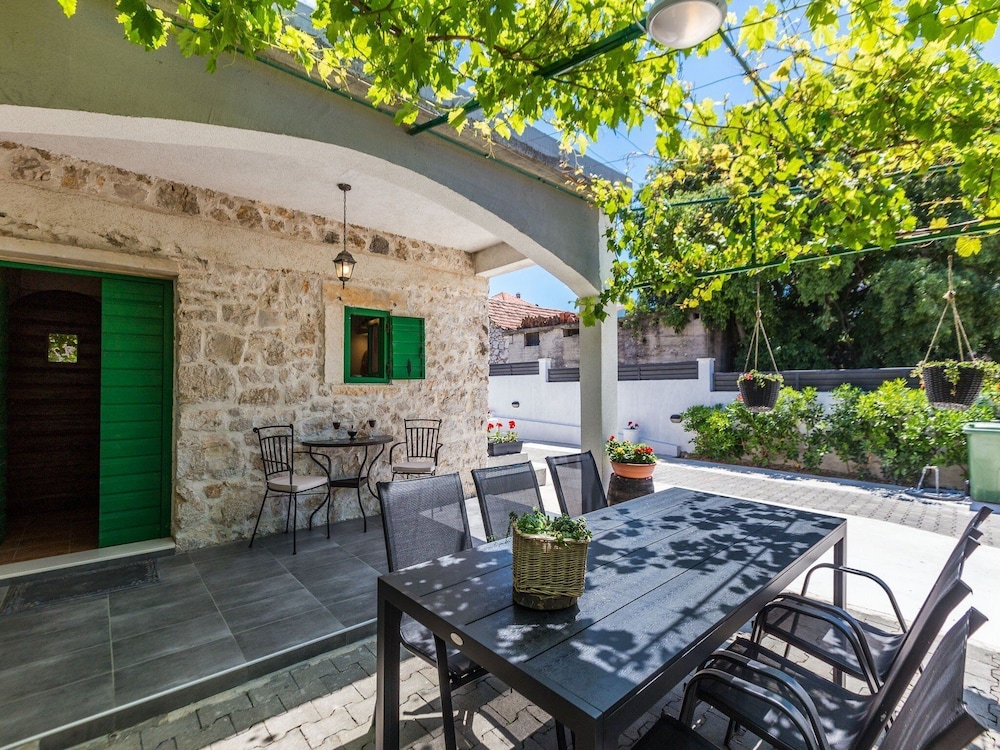 Charming Retreat With Lush Garden, BBQ & Sunlit Terrace Near Bibinje Beaches