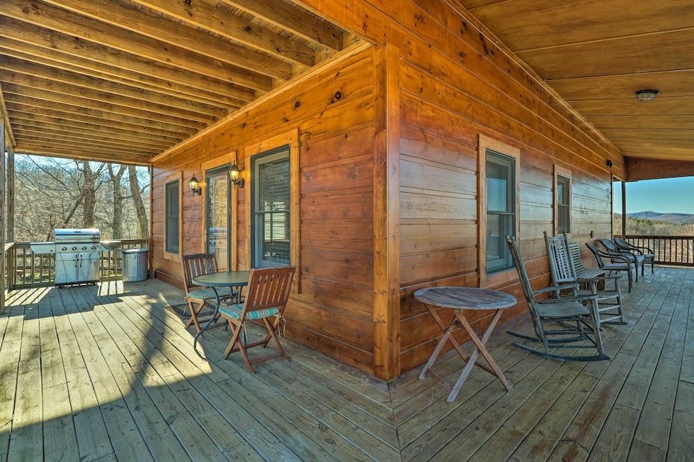 Decks & Panoramic Views: Rustic Sparta Cabin view 4