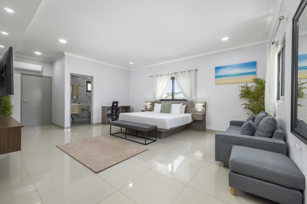 NEW 4br4ba Villa Across of Palmbeach w Pvt Pool