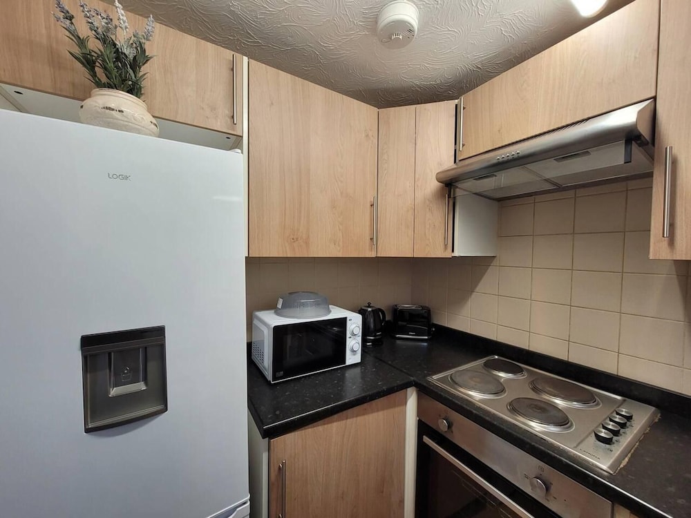 Tastefully Decorated 1 bed Flat Near Abbeywood view 5