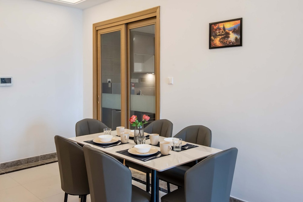 2BR R&F Phase2, CIQ R&F Mall, Free Parking