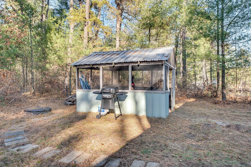 'camp Crescendo' Rustic Waterboro Cabin By Lake