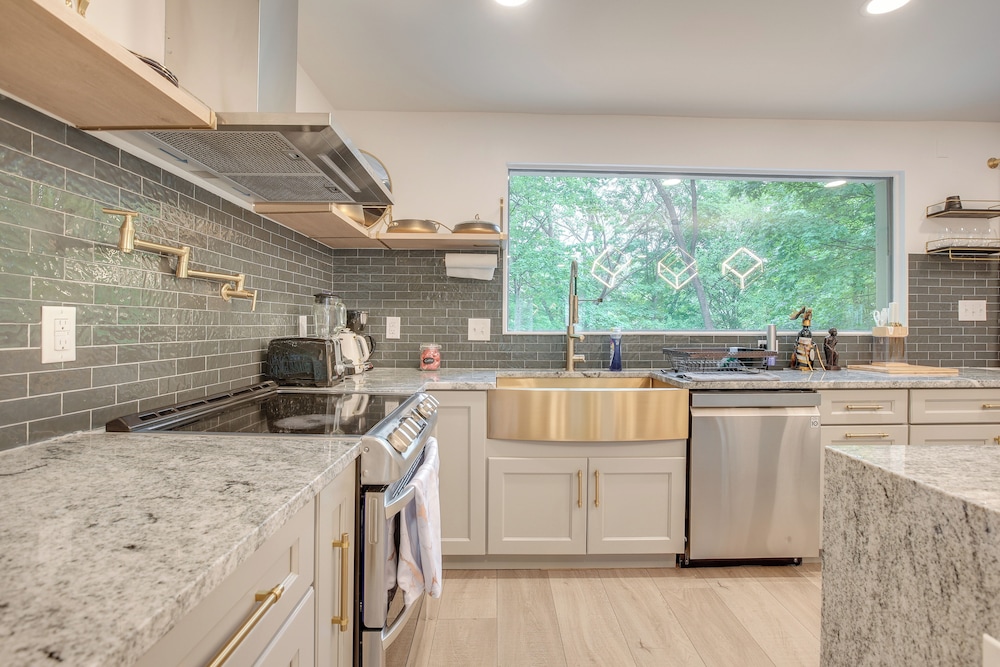 Spacious Riverfront Delaware Home w/ Views view 5