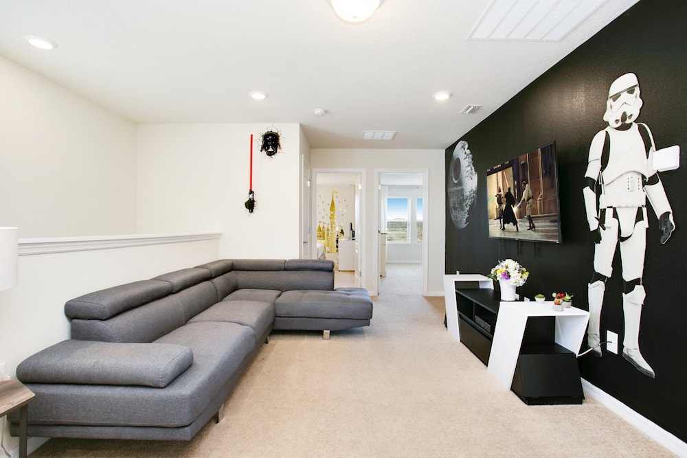 5 Bdrm 5 Bathrm Home at Solterra - Image 4