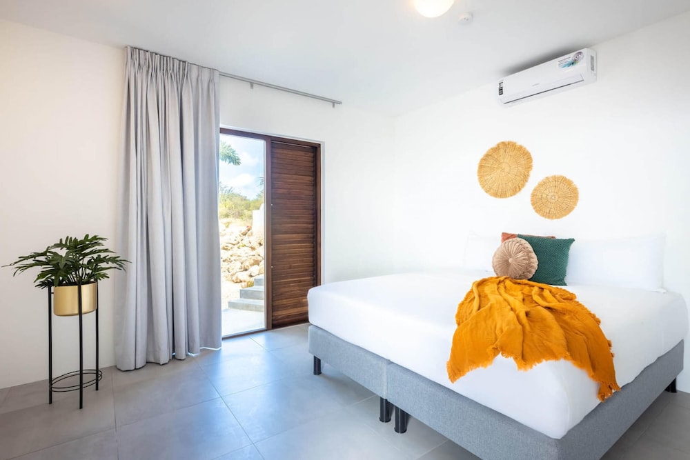 La Perla Chic Panoramic Designer Villa