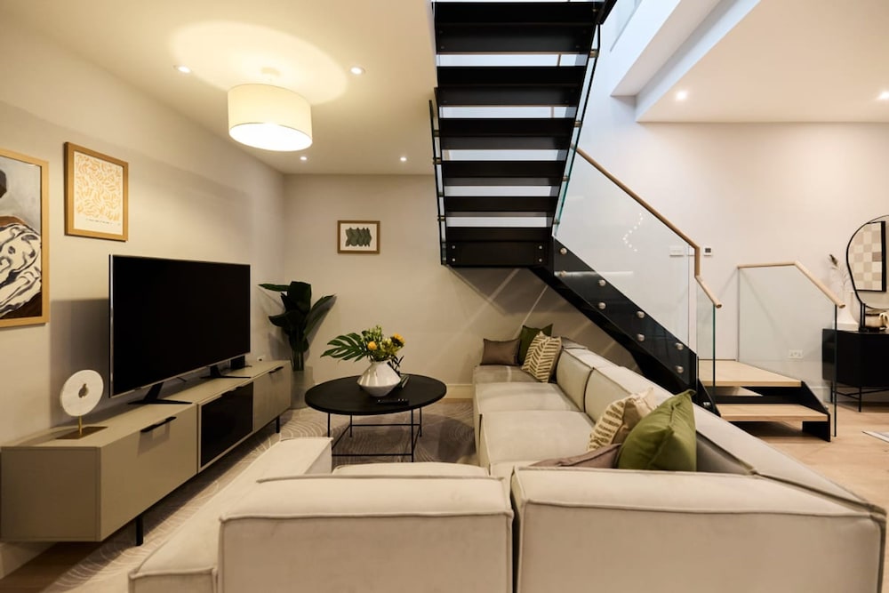 The Avery Hideout - Spacious 3bdr House With Rooftop Terrace
