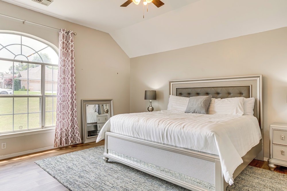 < 1 Mi to Oak Tree National: Cozy Getaway!