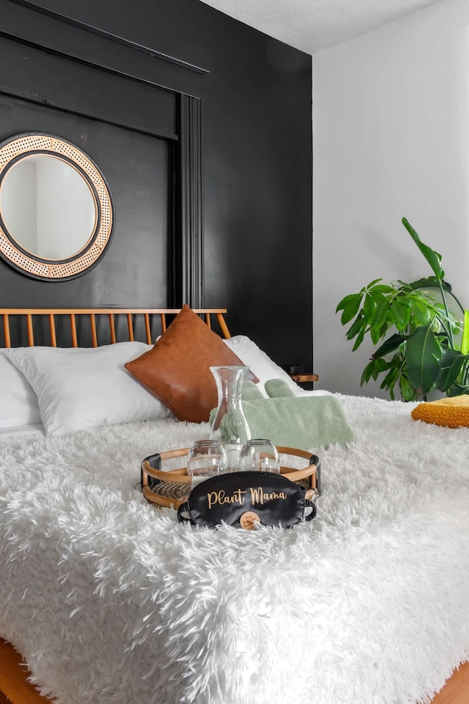 Prime Location Clean Top Rated Free Parking