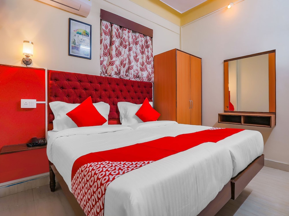 OYO 36088 Sanman Hotels view 3