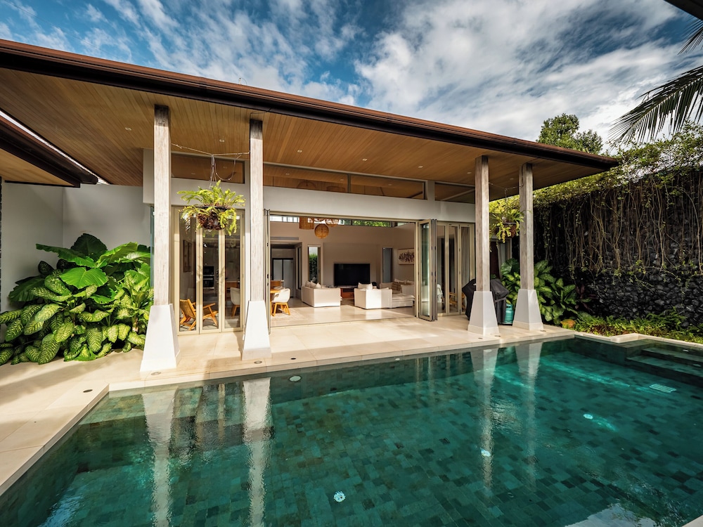 Exclusive villa in Botanica The Nature