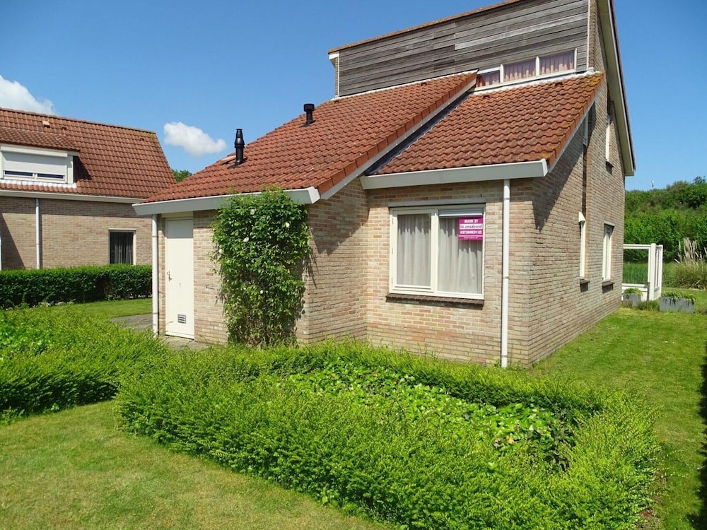 Bungalow in Breskens Near Beach and Lighthouse